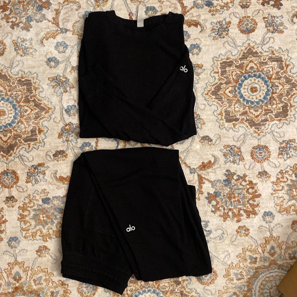 Alo Yoga Soho Sweatpants and Sweatshirt Set